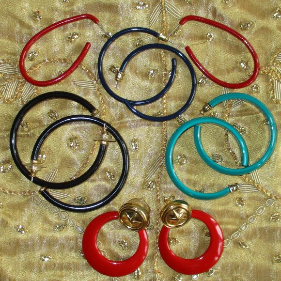 HOOP EARRINGS - VINTAGE MULTI COLORS – HOOP EARRINGS BUNDLE OF FIVE (5) - Picture 2 of 15